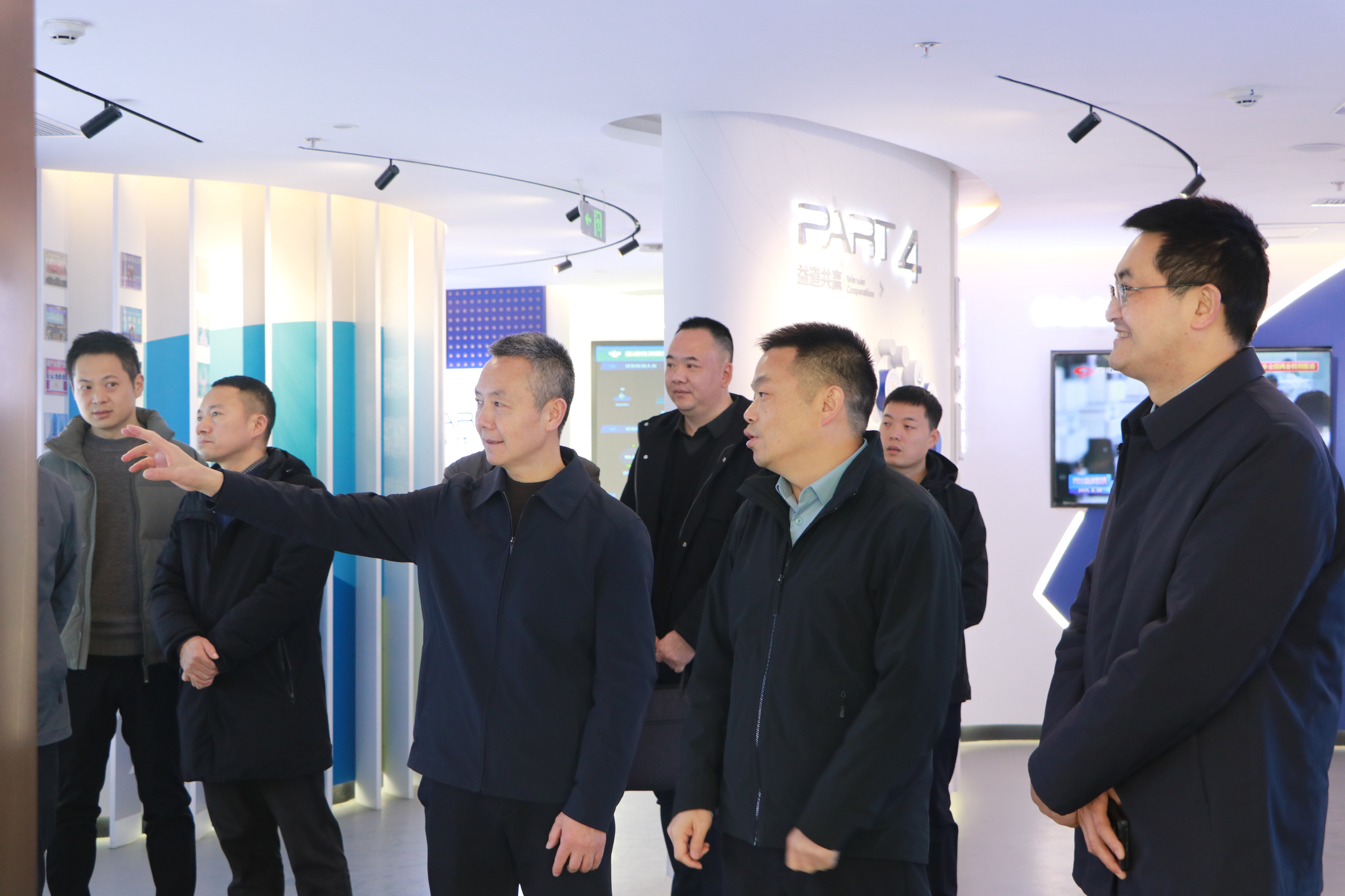 ZTJC︱涪城区委副书记、区长唐顺江一行莅临yl7703永利集团调研指导