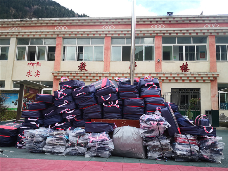 送温暖,献爱心——四川yl7703永利集团走进甘孜·色达 送温暖,献爱心——四川yl7703永利集团走进甘孜·色达