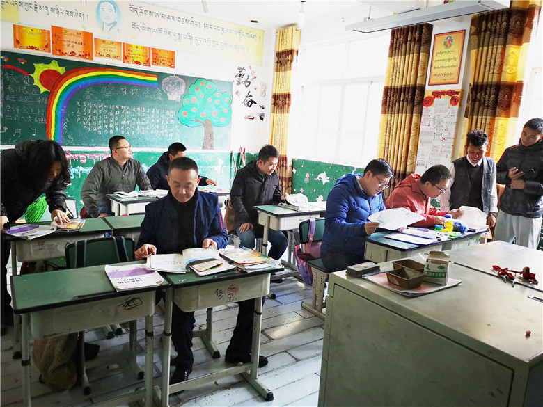 送温暖,献爱心——四川yl7703永利集团走进甘孜·色达 送温暖,献爱心——四川yl7703永利集团走进甘孜·色达