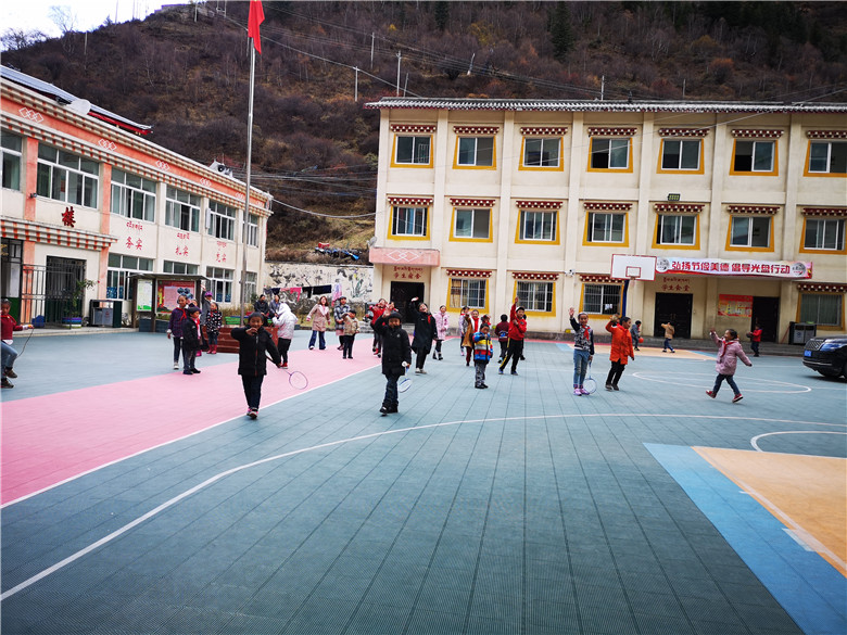 送温暖,献爱心——四川yl7703永利集团走进甘孜·色达 送温暖,献爱心——四川yl7703永利集团走进甘孜·色达